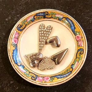 COPY - Tiny pewter hearts (Dish NOT included)
